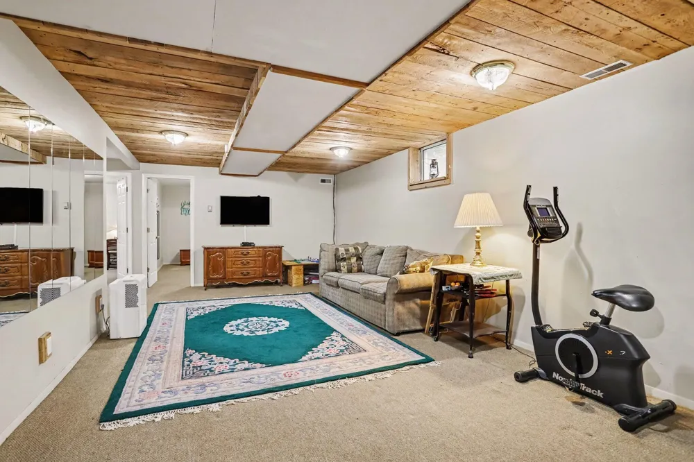 18576 T DRIVE S Clarendon Township, MI 49092