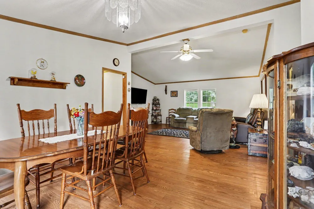 18576 T DRIVE S Clarendon Township, MI 49092