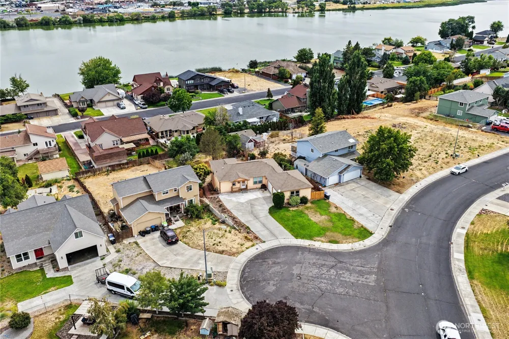 909 W Windrose Drive Moses Lake, WA 98837