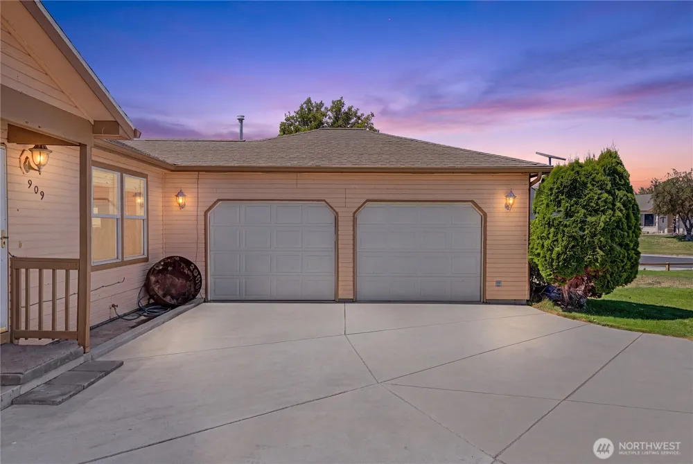 909 W Windrose Drive Moses Lake, WA 98837