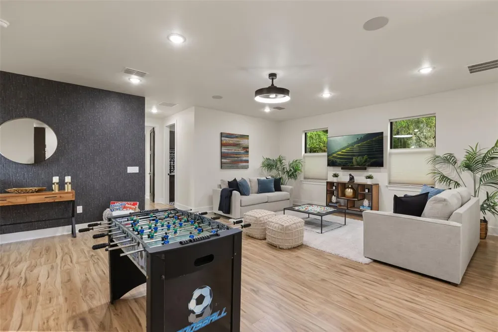 1910 CLOVERLAWN AVENUE Orlando, FL 32806