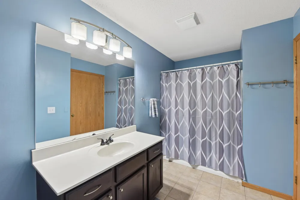 2335 Oakridge Circle Hudson, WI 54016