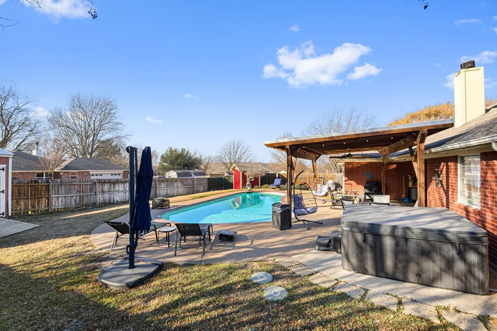 1701 Oakmeadow Drive Decatur, TX 76234