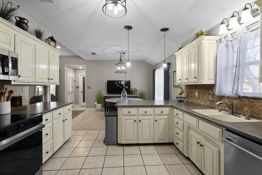 1701 Oakmeadow Drive Decatur, TX 76234