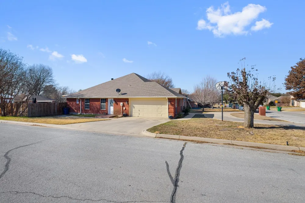 1701 Oakmeadow Drive Decatur, TX 76234