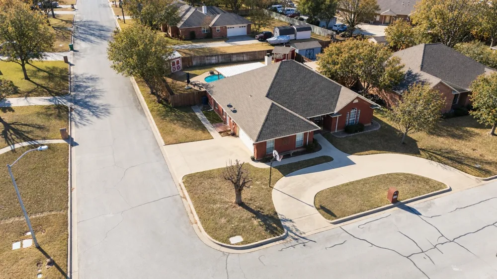 1701 Oakmeadow Drive Decatur, TX 76234