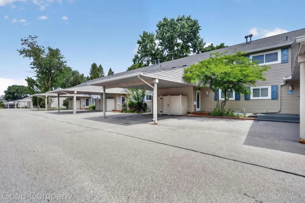 757 Kirts Boulevard Troy City, MI 48084