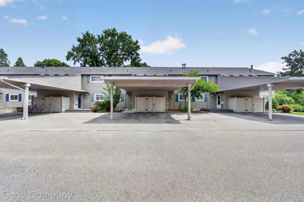 757 Kirts Boulevard Troy City, MI 48084