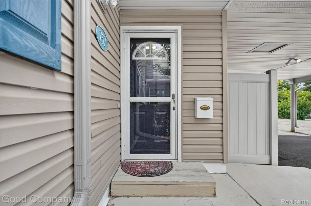 757 Kirts Boulevard Troy City, MI 48084