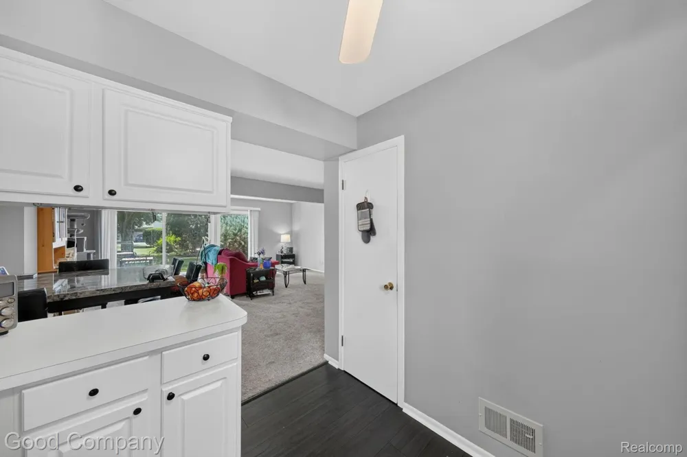 757 Kirts Boulevard Troy City, MI 48084