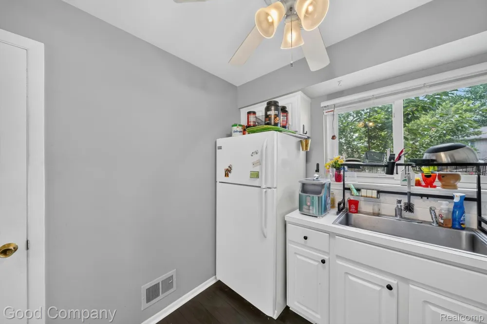 757 Kirts Boulevard Troy City, MI 48084