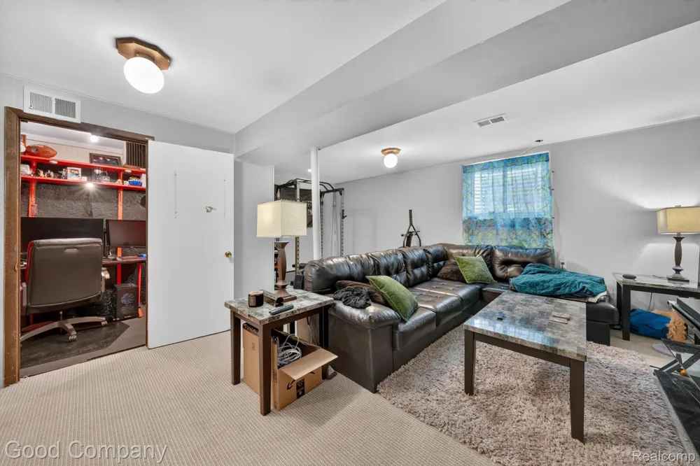 757 Kirts Boulevard Troy City, MI 48084