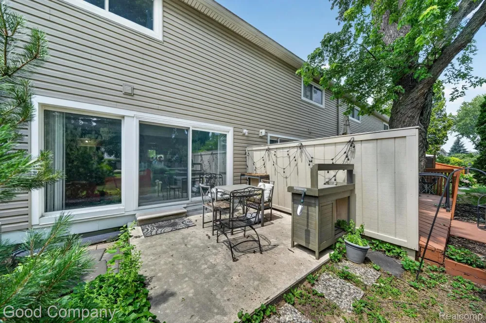 757 Kirts Boulevard Troy City, MI 48084