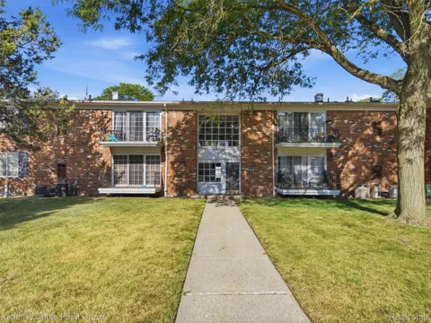 408 Fox Hills Drive S #2