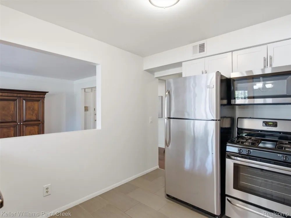 408 Fox Hills Drive S #2 Bloomfield Hills City, MI 48304