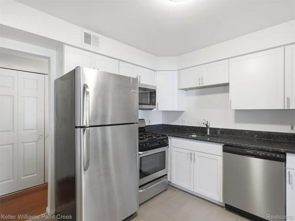 408 Fox Hills Drive S #2 Bloomfield Hills City, MI 48304