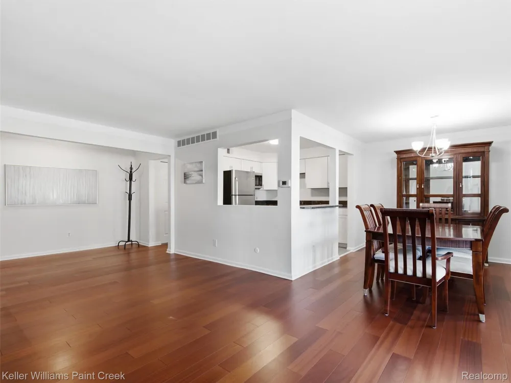 408 Fox Hills Drive S #2 Bloomfield Hills City, MI 48304