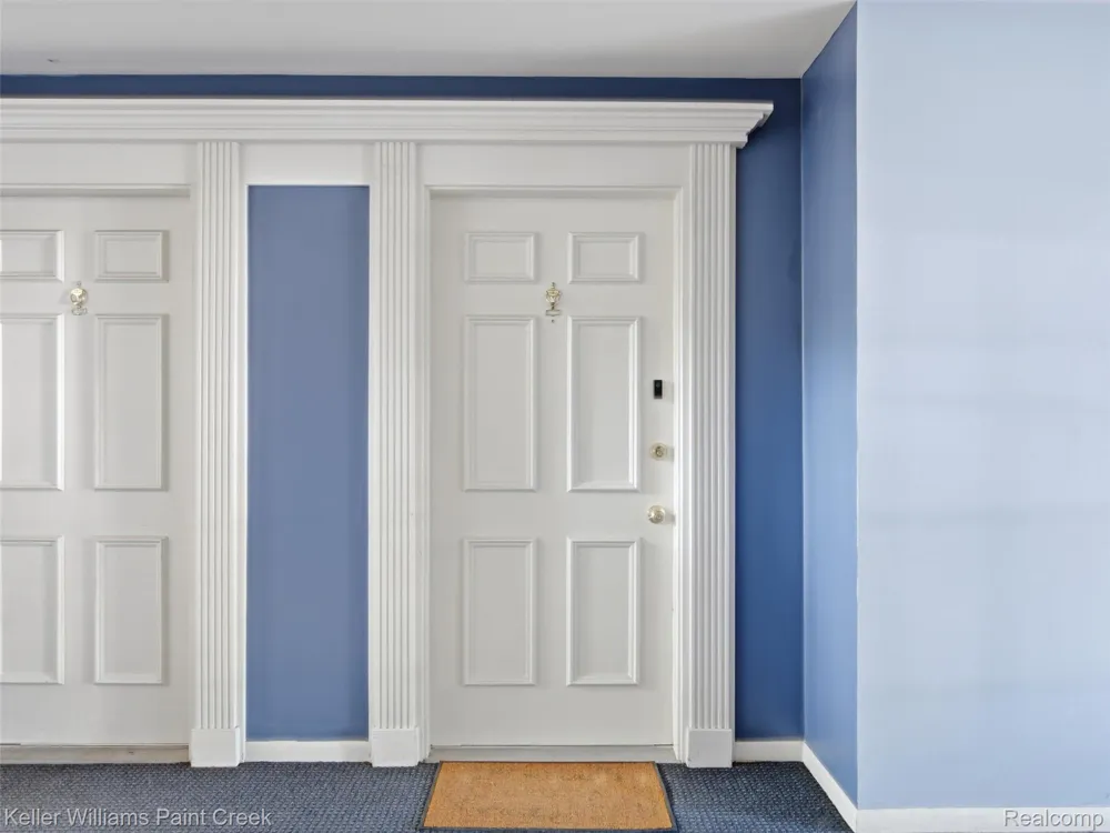 408 Fox Hills Drive S #2 Bloomfield Hills City, MI 48304
