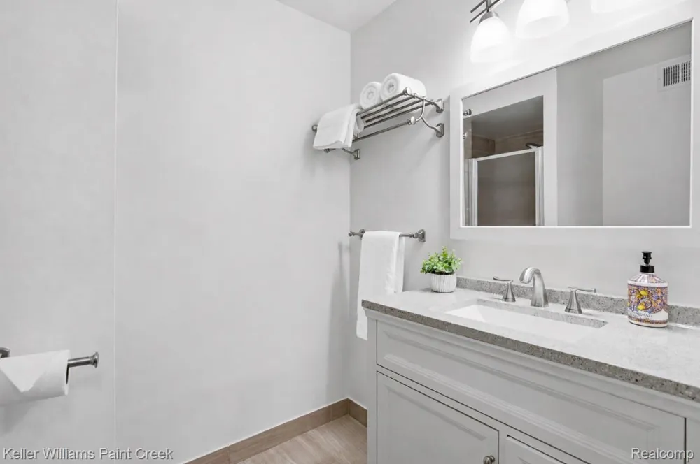408 Fox Hills Drive S #2 Bloomfield Hills City, MI 48304