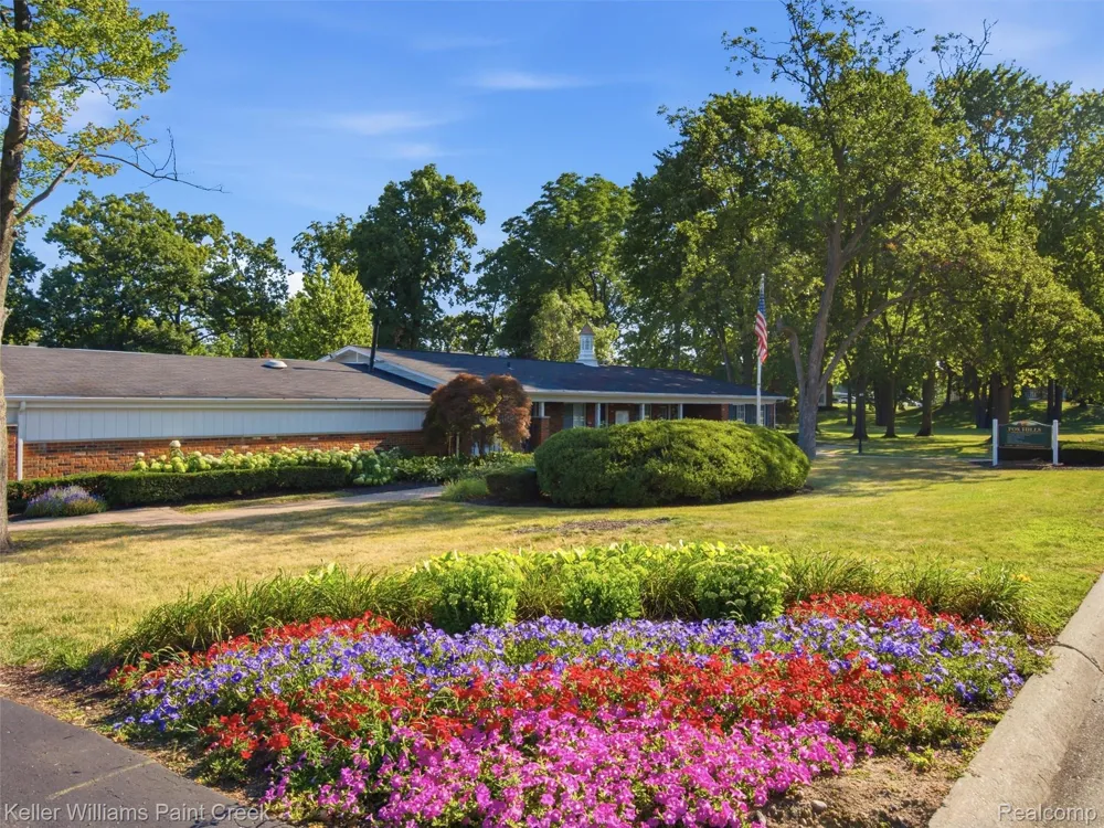 408 Fox Hills Drive S #2 Bloomfield Hills City, MI 48304