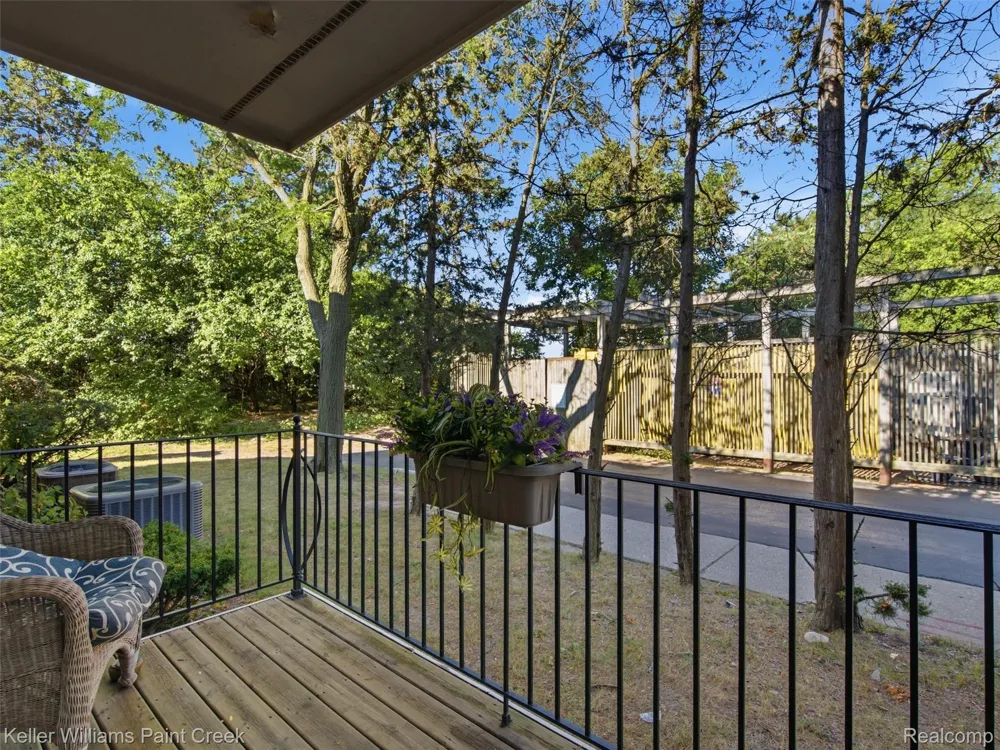 408 Fox Hills Drive S #2 Bloomfield Hills City, MI 48304