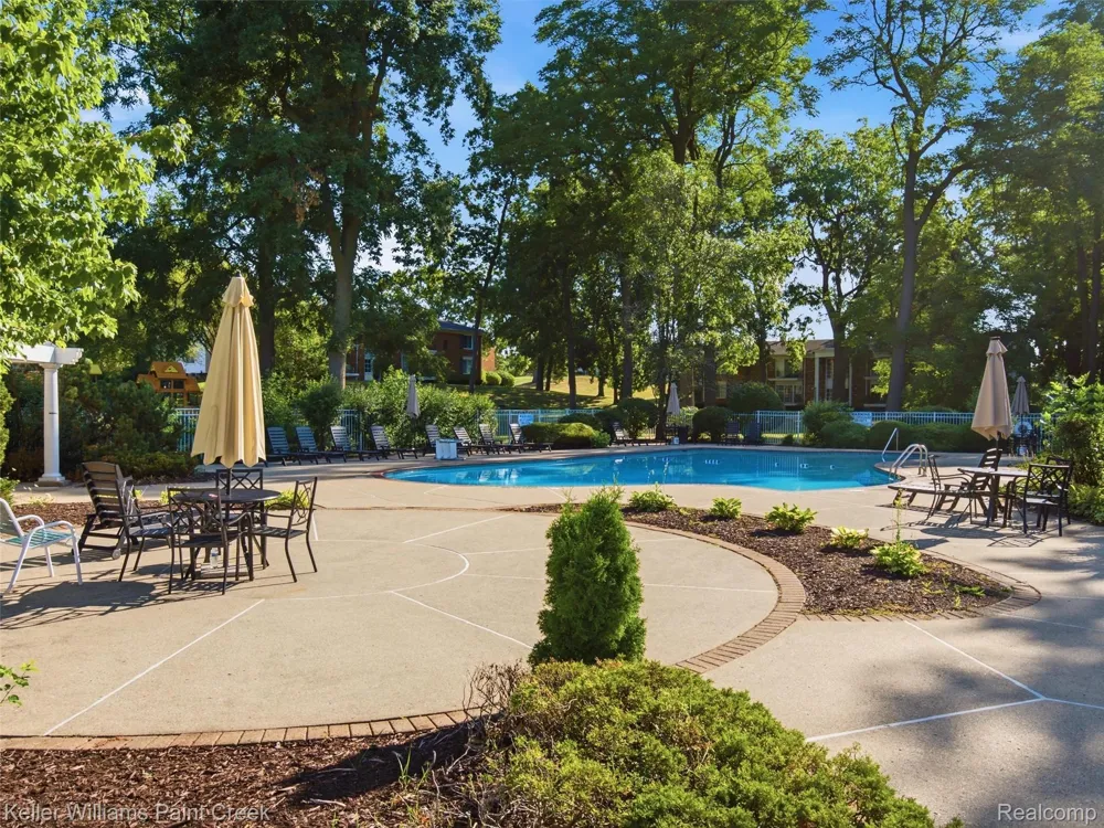 408 Fox Hills Drive S #2 Bloomfield Hills City, MI 48304