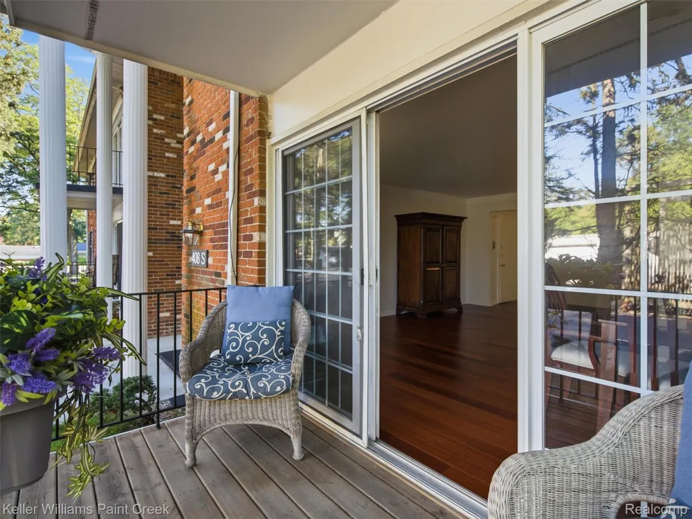 408 Fox Hills Drive S #2 Bloomfield Hills City, MI 48304