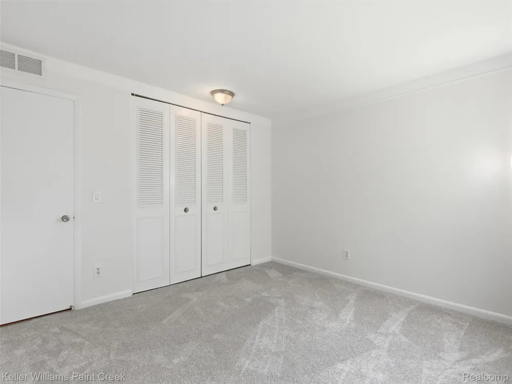 408 Fox Hills Drive S #2 Bloomfield Hills City, MI 48304