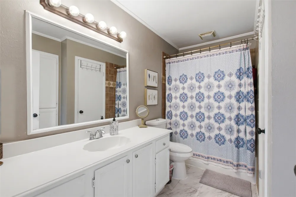 1010 Denton Drive Euless, TX 76039
