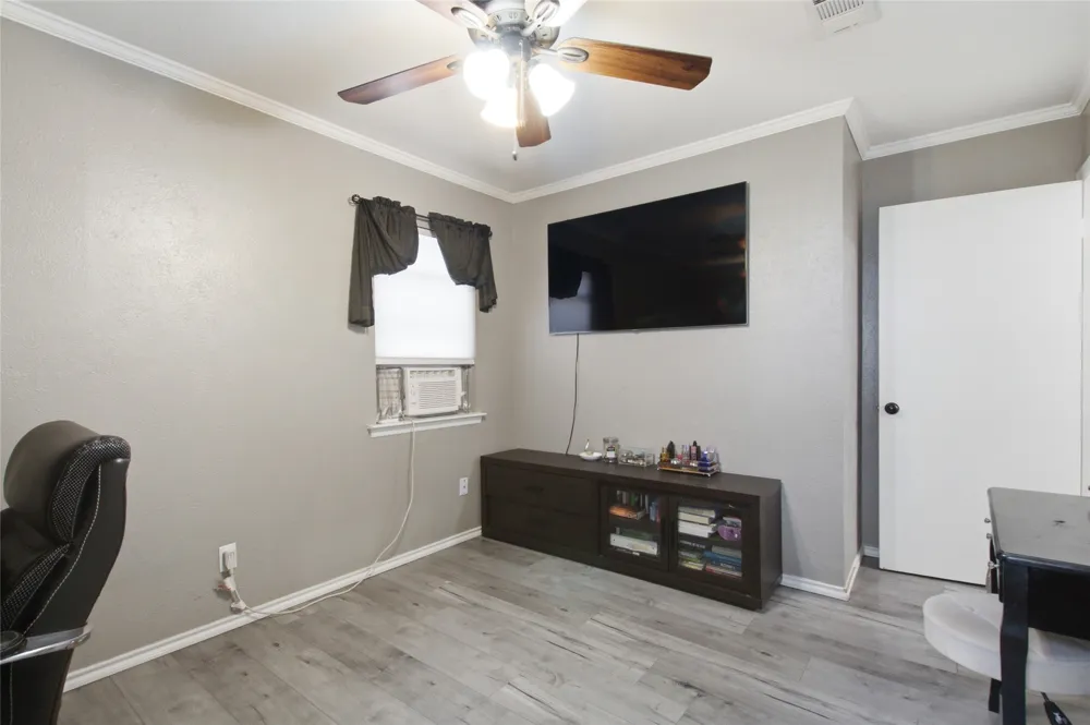 1010 Denton Drive Euless, TX 76039