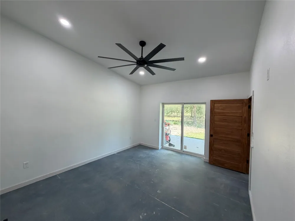 11358 E Little Road Kingston, OK 73439