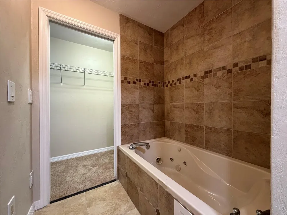 1013 INDIAN OAKS E Holly Hill, FL 32117
