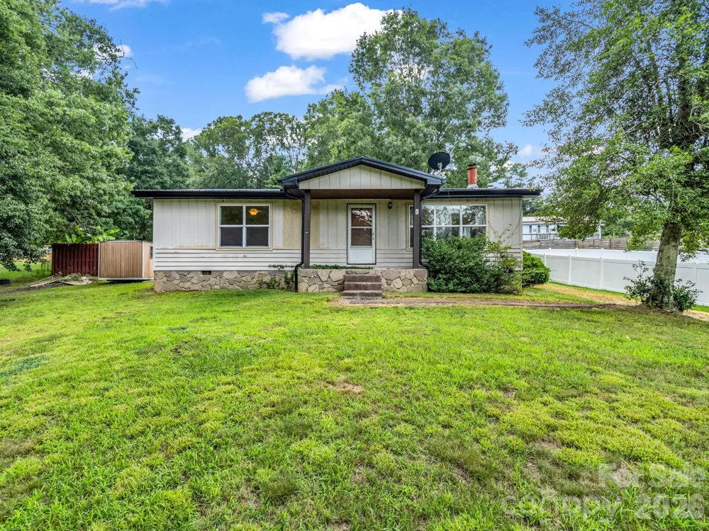 1 Lakewood Road Hendersonville, NC 28792