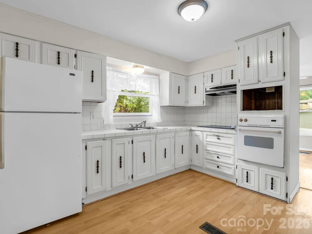 1 Lakewood Road Hendersonville, NC 28792