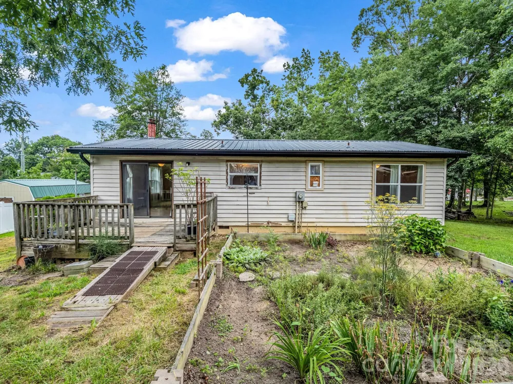 1 Lakewood Road Hendersonville, NC 28792