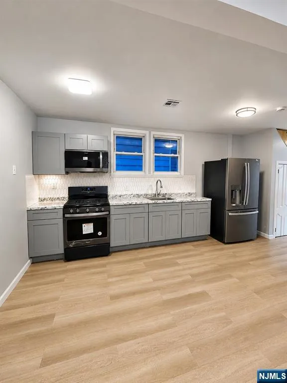 34 Tichenor Terrace Irvington, NJ 07111