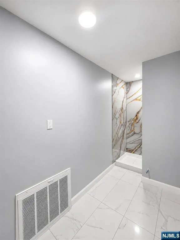 34 Tichenor Terrace Irvington, NJ 07111
