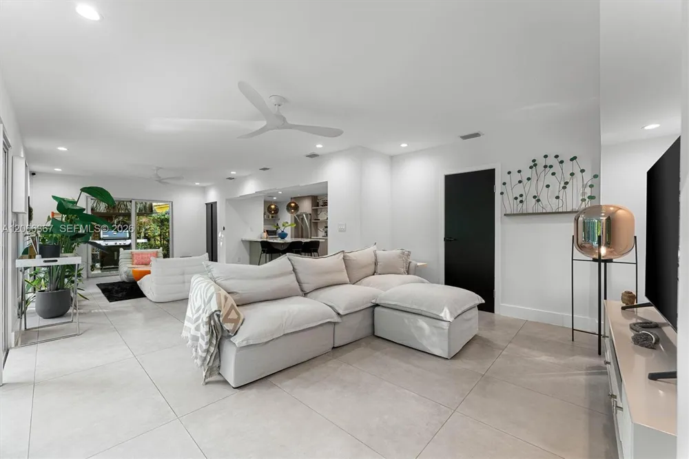 11400 Griffing Blvd Biscayne Park, FL 33161