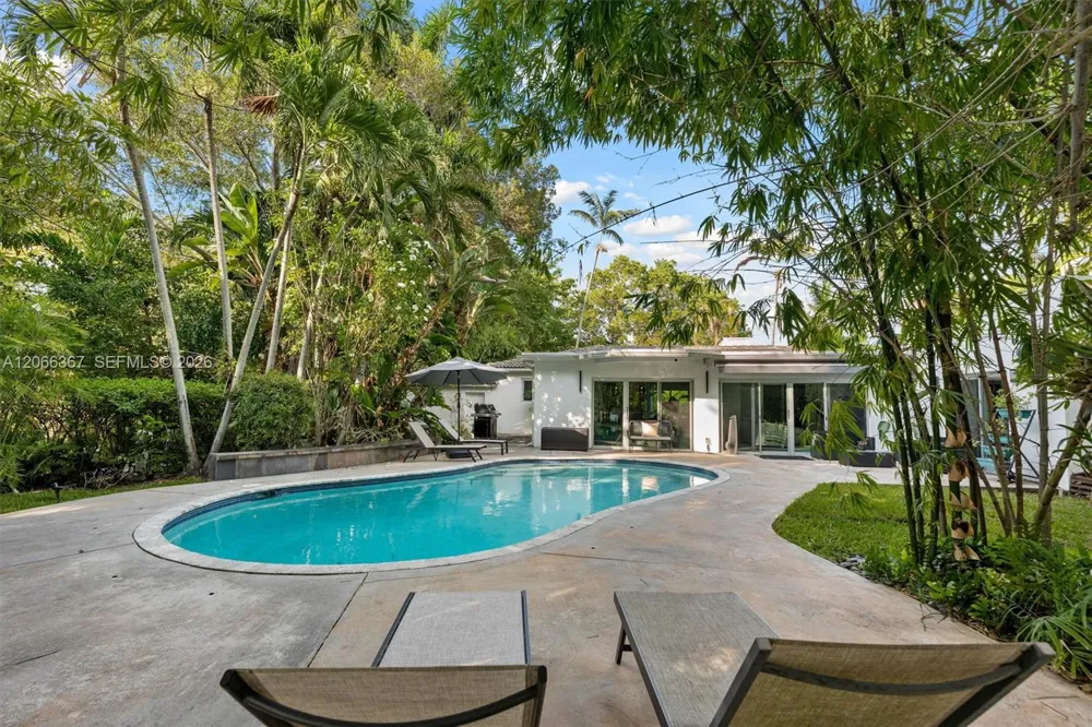 11400 Griffing Blvd Biscayne Park, FL 33161