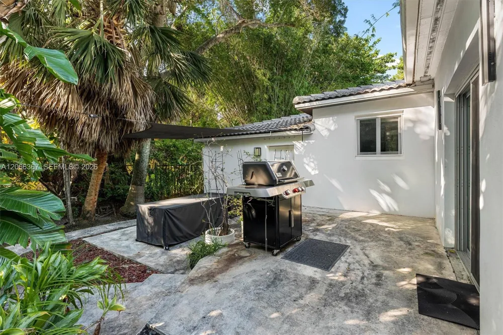 11400 Griffing Blvd Biscayne Park, FL 33161
