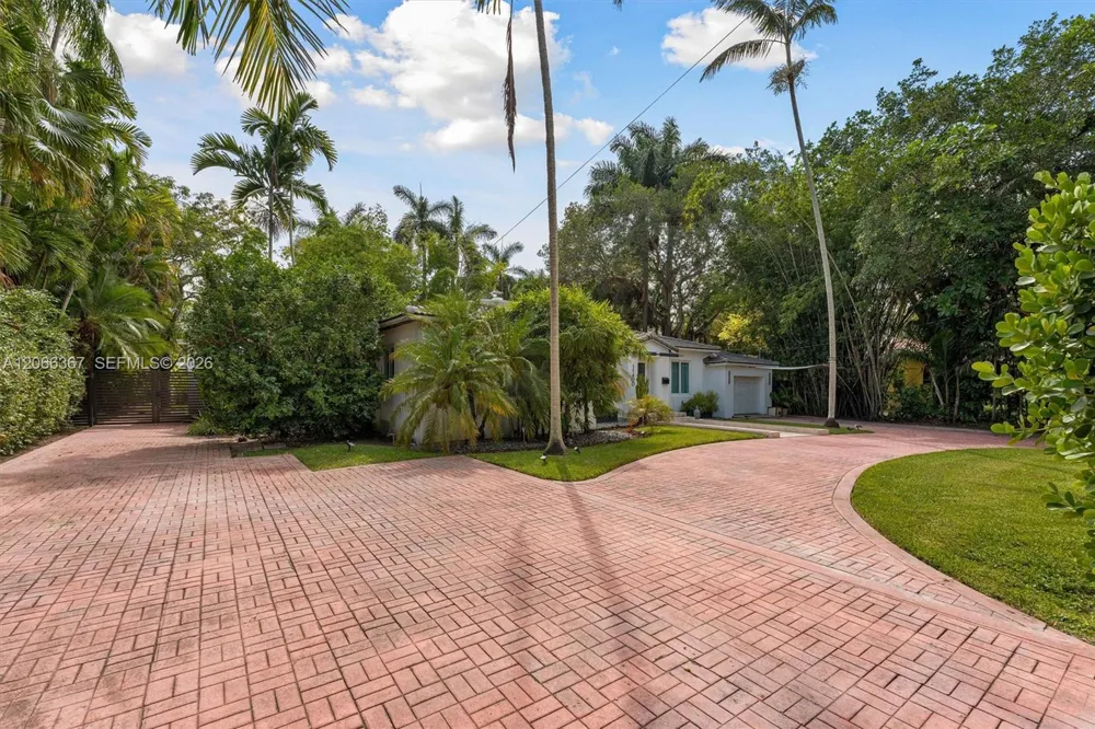 11400 Griffing Blvd Biscayne Park, FL 33161
