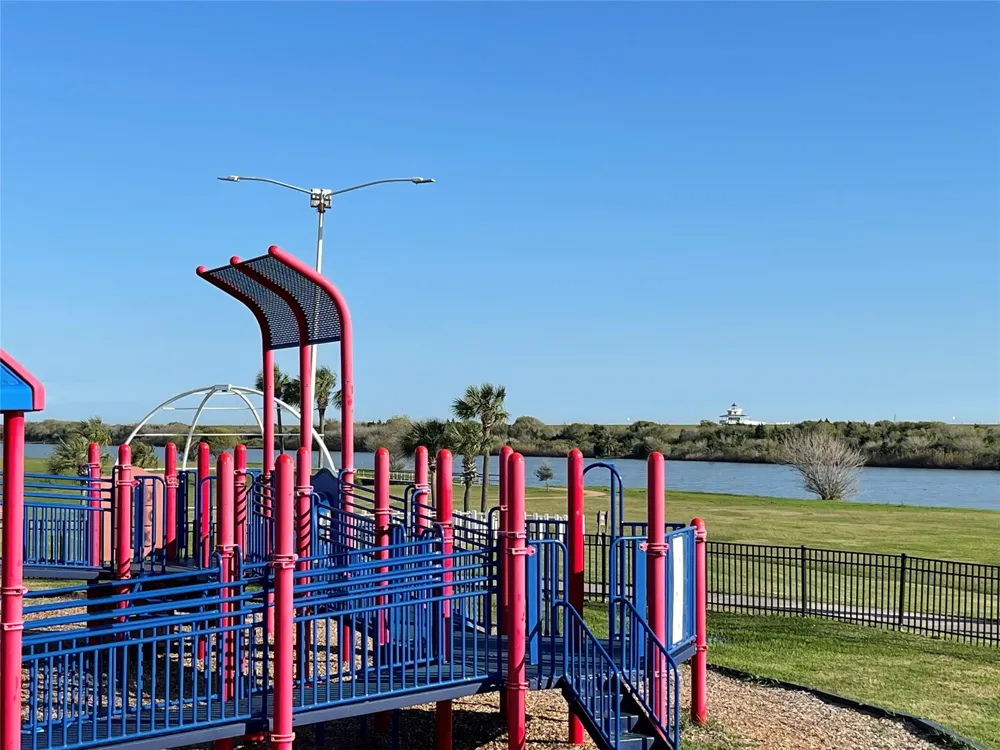 Bay St Texas City, TX 77590