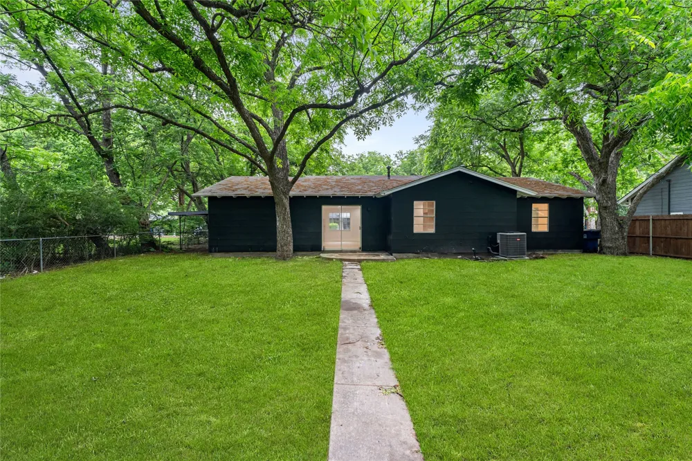 110 Hackberry Street Lancaster, TX 75146