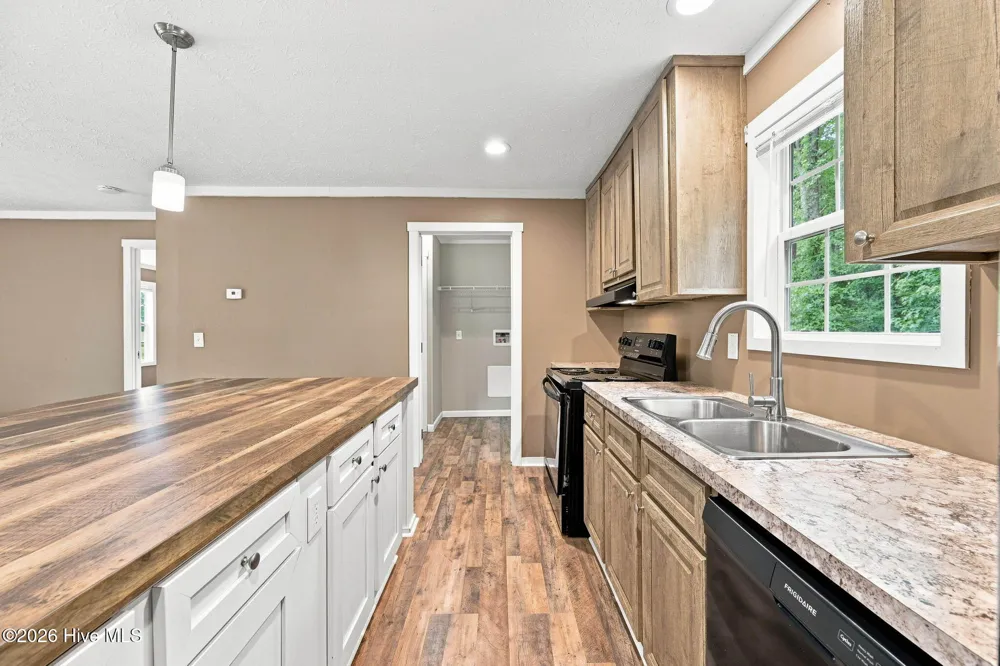 662 Hallsville Road Beulaville, NC 28518