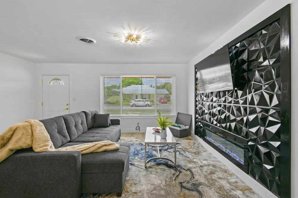 19005 SE SOUTHGATE DRIVE Jupiter, FL 33469
