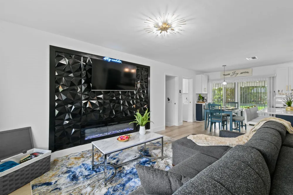 19005 SE SOUTHGATE DRIVE Jupiter, FL 33469