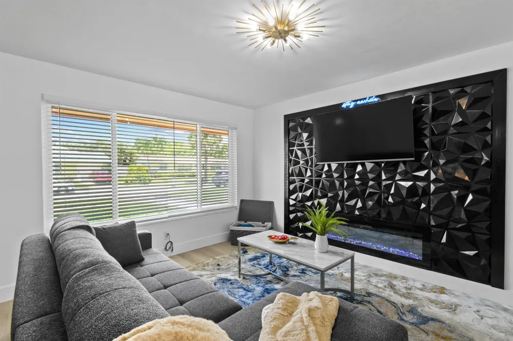 19005 SE SOUTHGATE DRIVE Jupiter, FL 33469