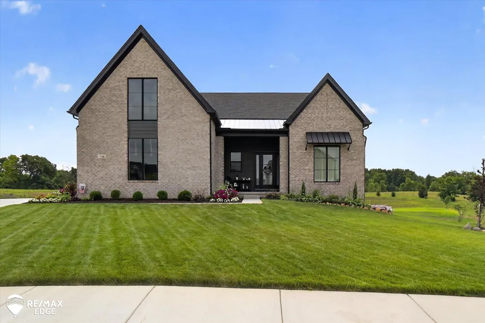 758 Sutton Court York Charter Township, MI 48176