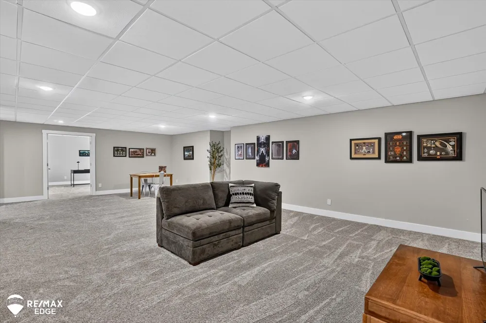 758 Sutton Court York Charter Township, MI 48176