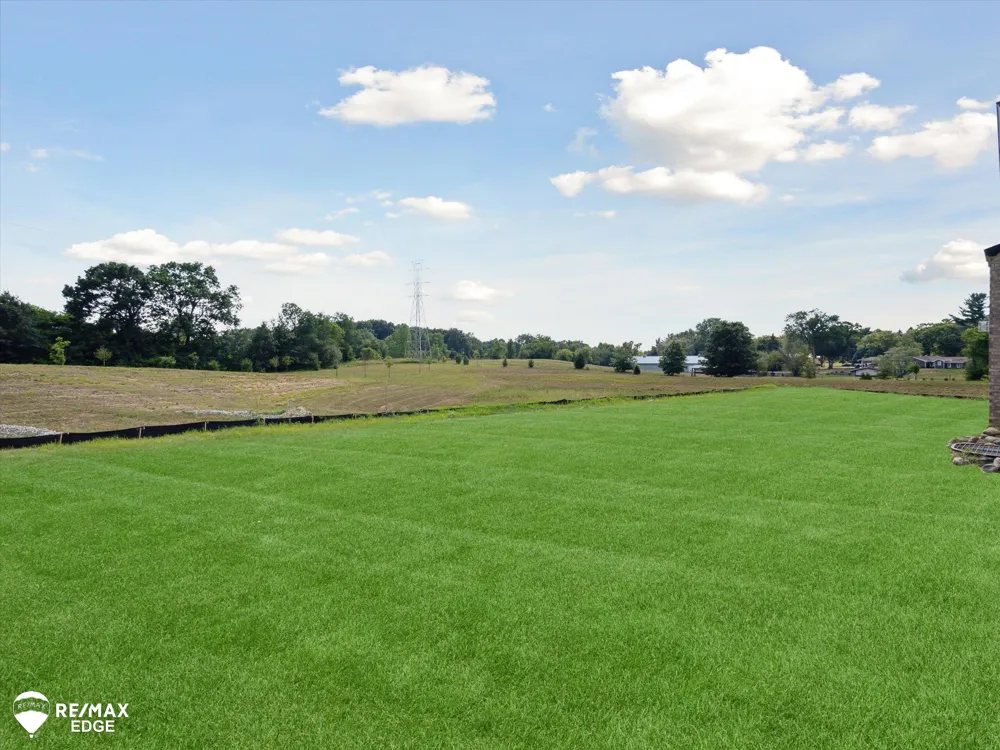 758 Sutton Court York Charter Township, MI 48176